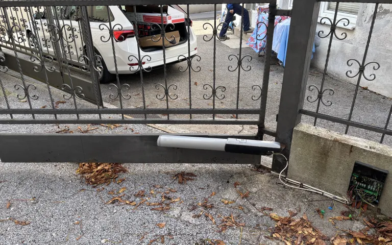 drsna dvoriščna vrata