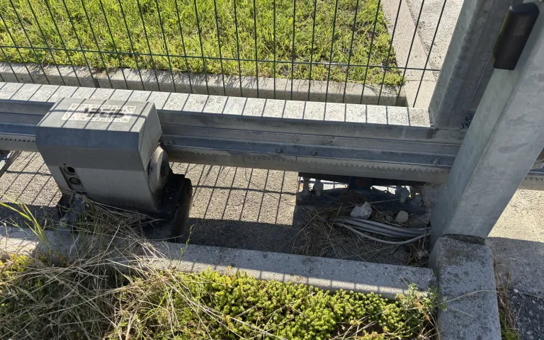 drsna dvoriščna vrata