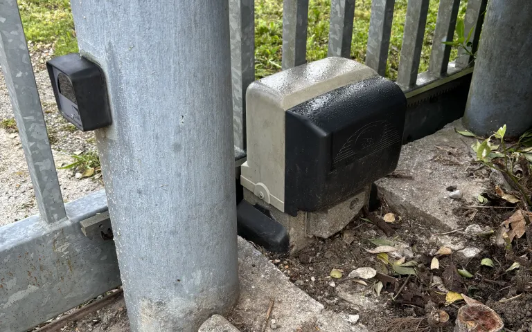 drsna dvoriščna vrata