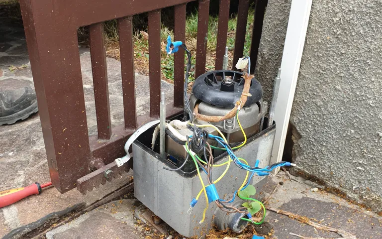 drsna dvoriščna vrata