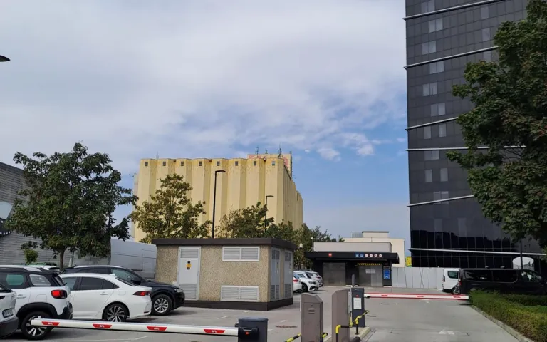 Radisson Blu Plaza hotel ljubljana parkirna zapornica