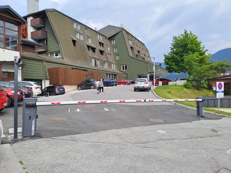 Hotel Alpina kranjska gora parkirna zapornica