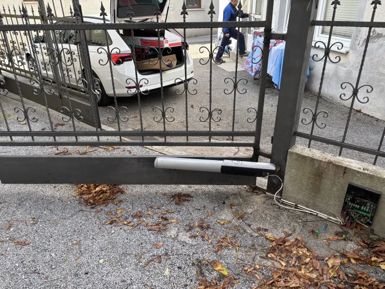 drsna dvoriščna vrata