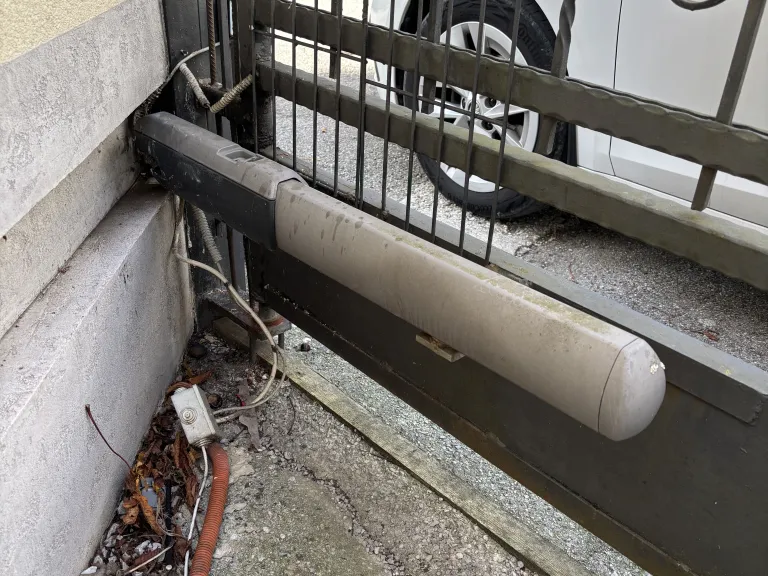 drsna dvoriščna vrata