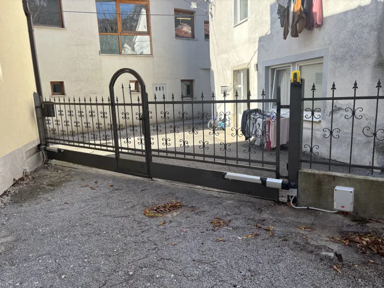 drsna dvoriščna vrata