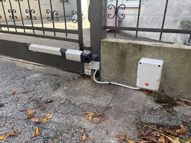 drsna dvoriščna vrata