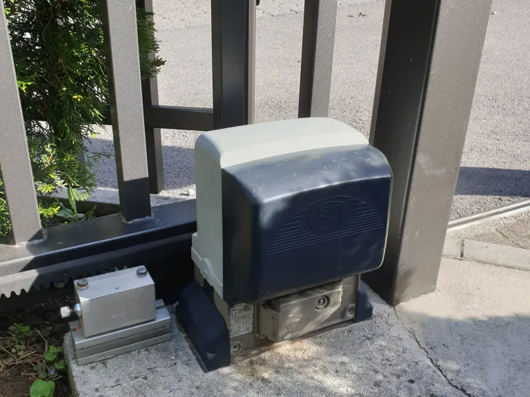 drsna dvoriščna vrata