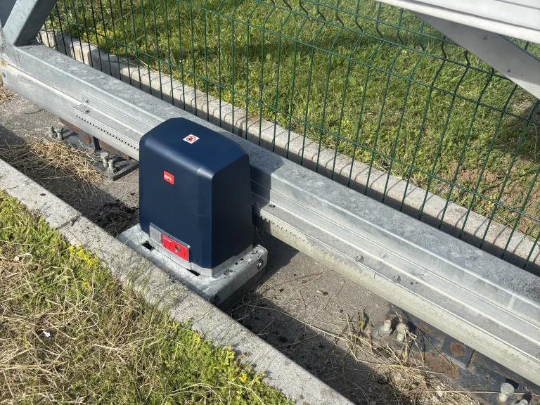 drsna dvoriščna vrata