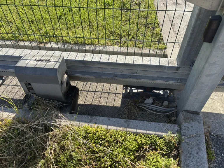 drsna dvoriščna vrata