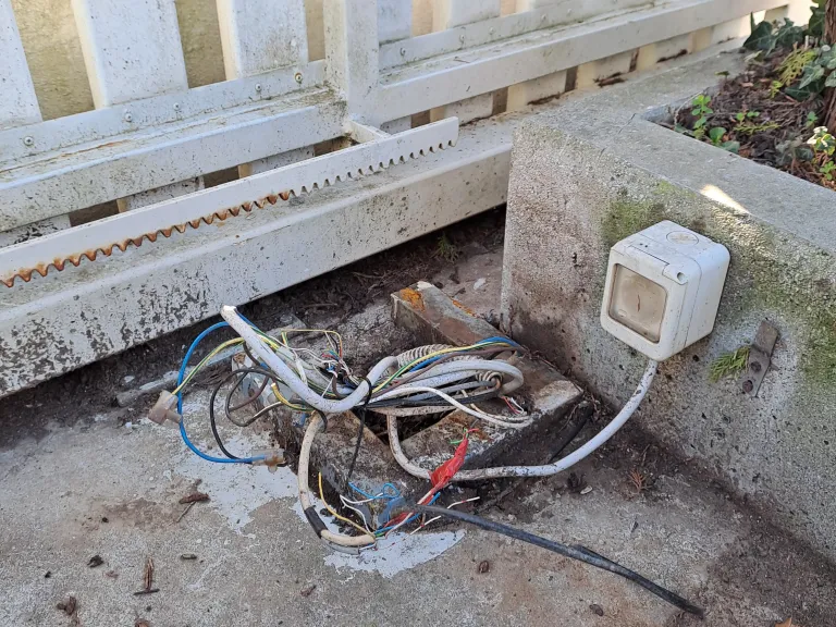 drsna dvoriščna vrata