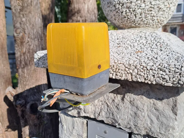 drsna dvoriščna vrata