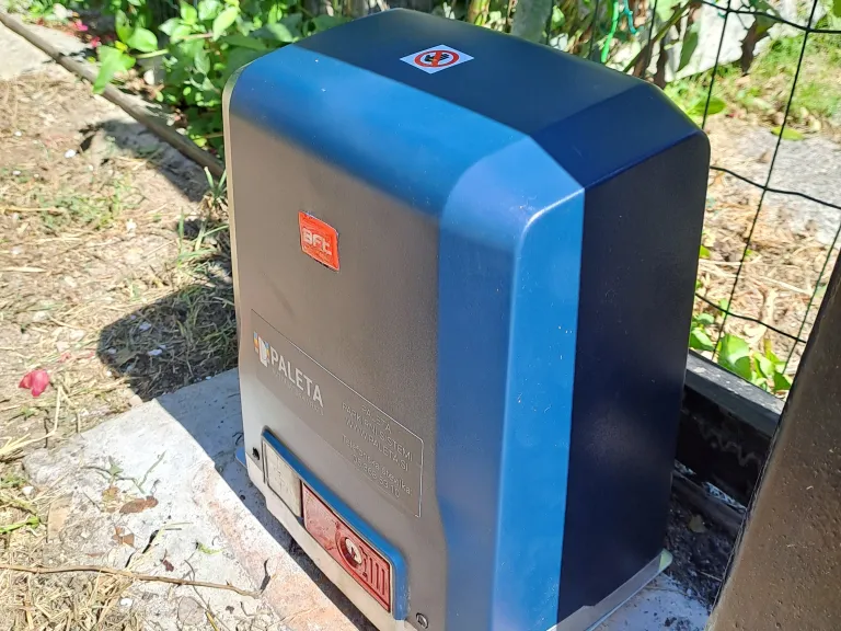 drsna dvoriščna vrata