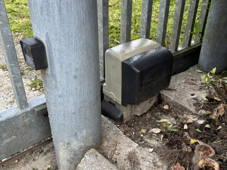 drsna dvoriščna vrata