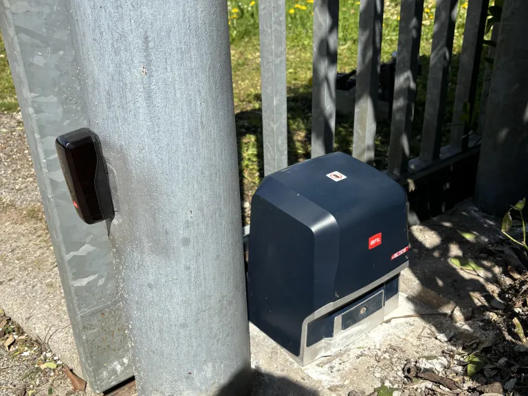 drsna dvoriščna vrata