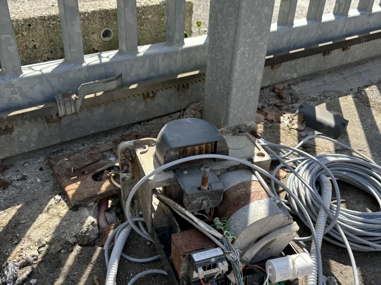 drsna dvoriščna vrata