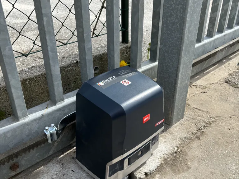 drsna dvoriščna vrata