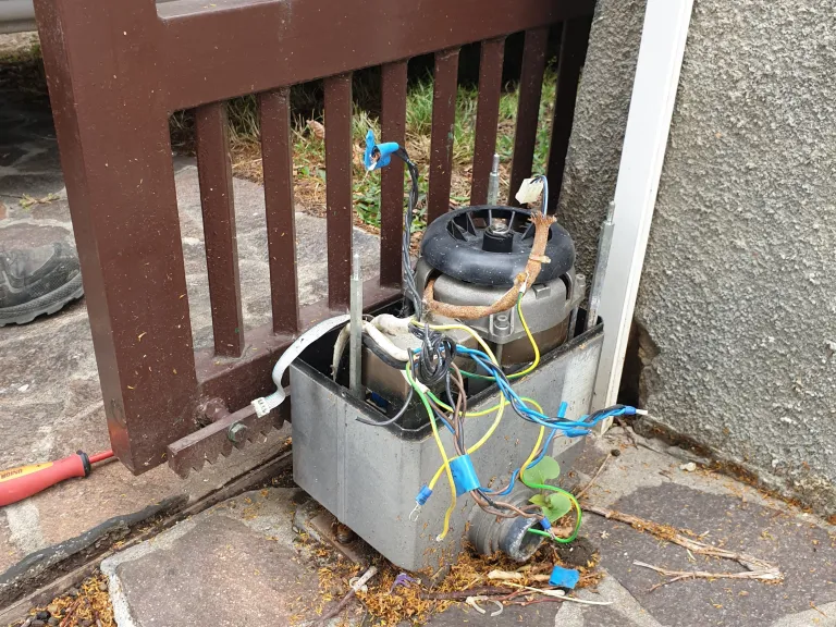 drsna dvoriščna vrata