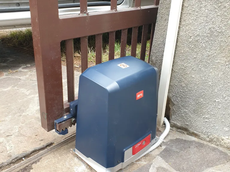 drsna dvoriščna vrata