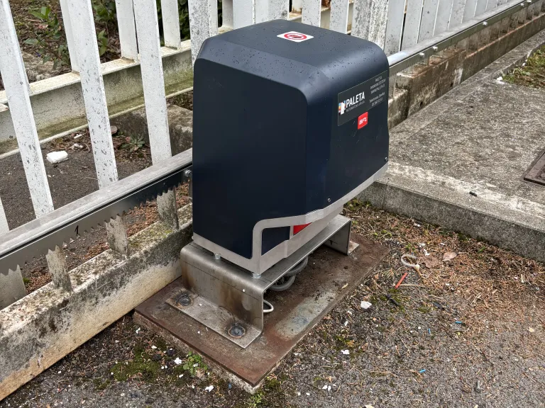 drsna dvoriščna vrata