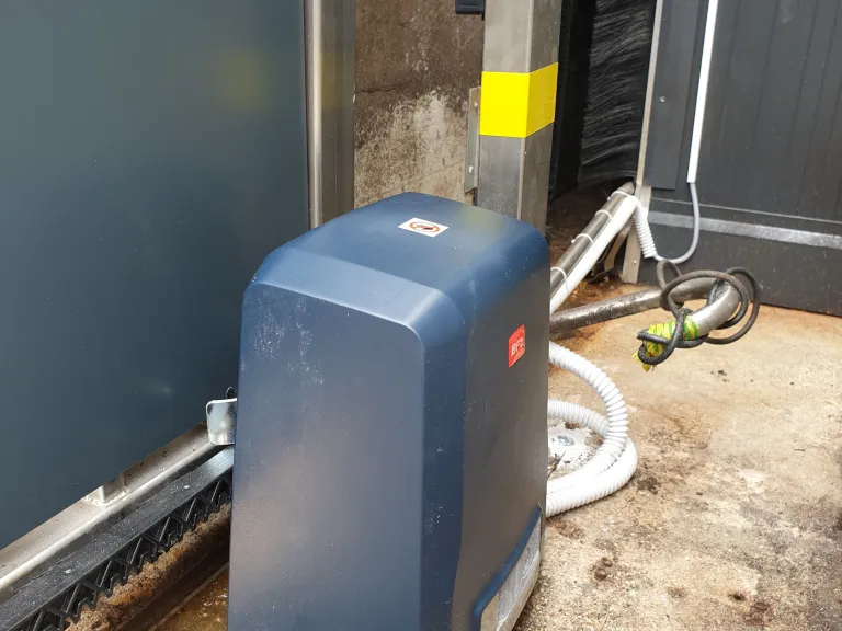 drsna dvoriščna vrata