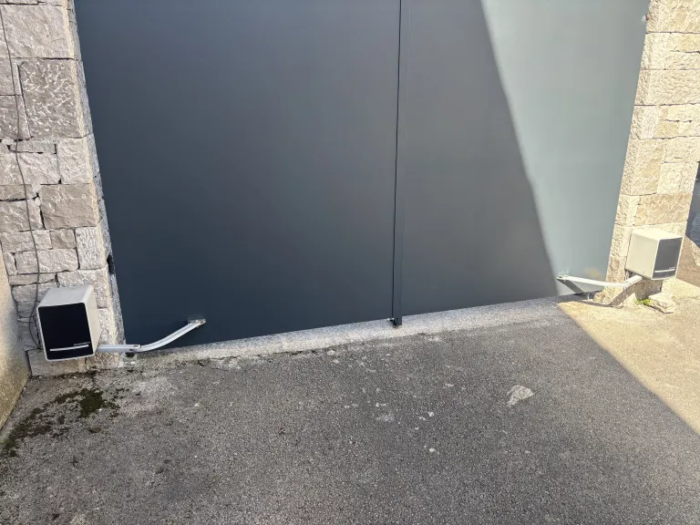 dvokrilna dvoriščna vrata