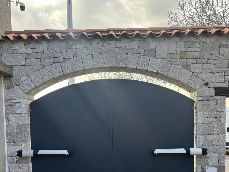 dvokrilna dvoriščna vrata