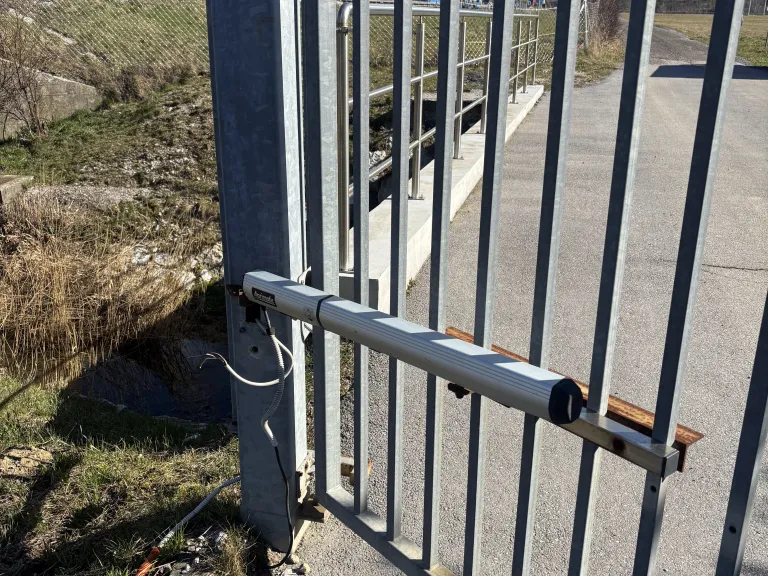 dvokrilna dvoriščna vrata