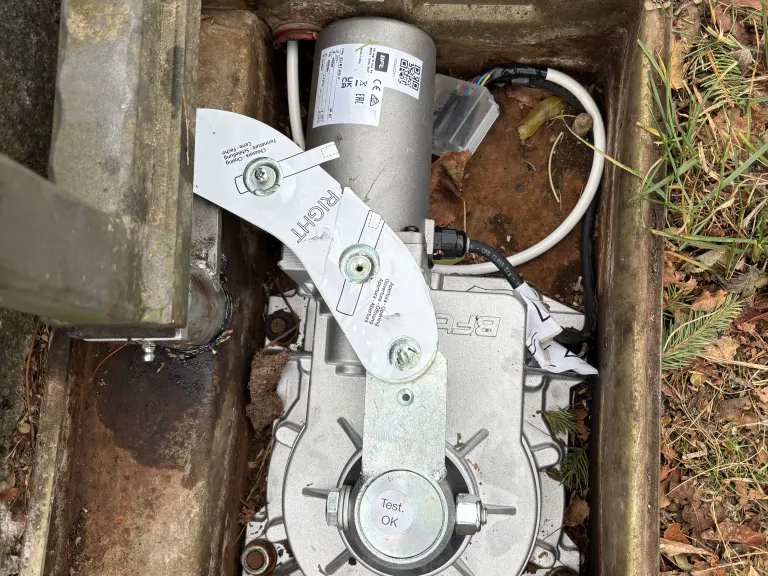 dvokrilna dvoriščna vrata