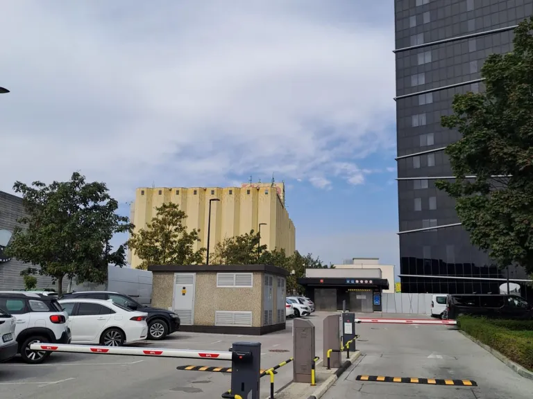 Radisson Blu Plaza hotel ljubljana parkirna zapornica