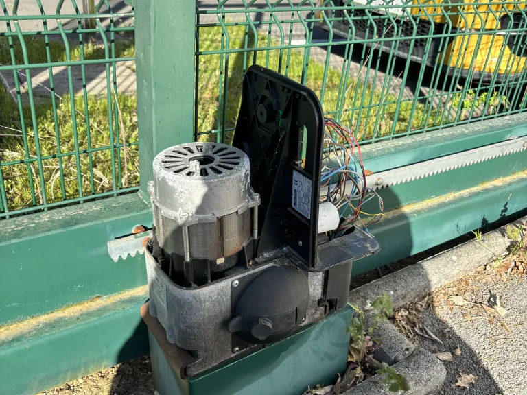 drsna dvoriščna vrata