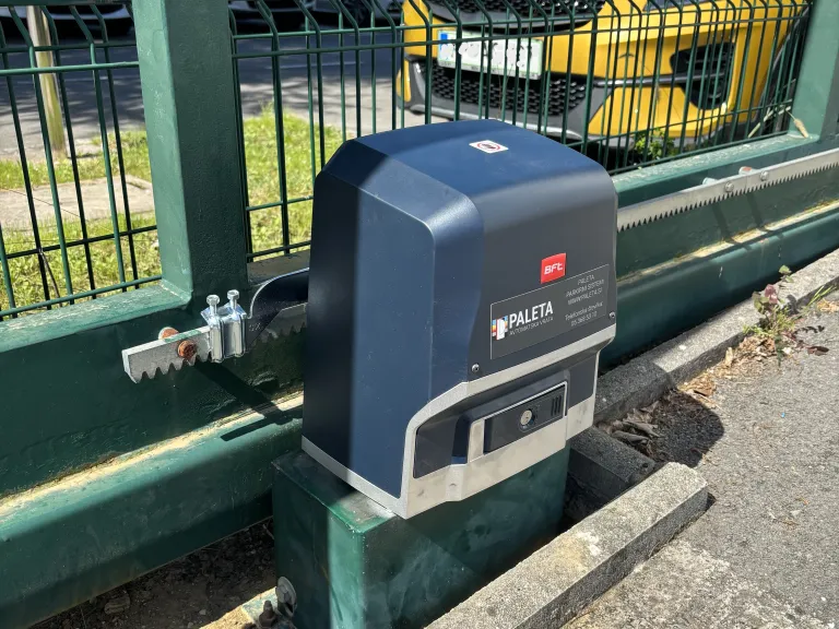 drsna dvoriščna vrata